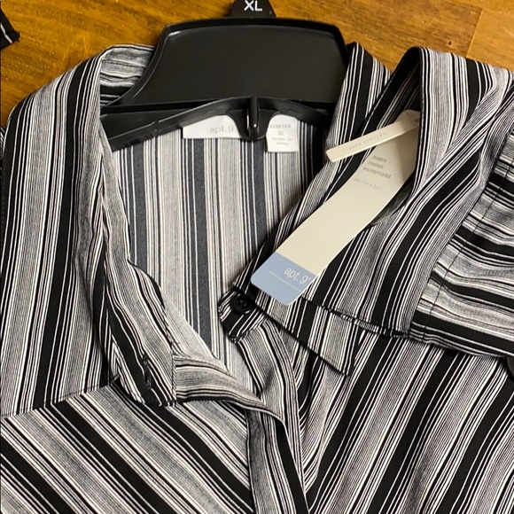 Two xl button down blouses - Picture 3 of 4